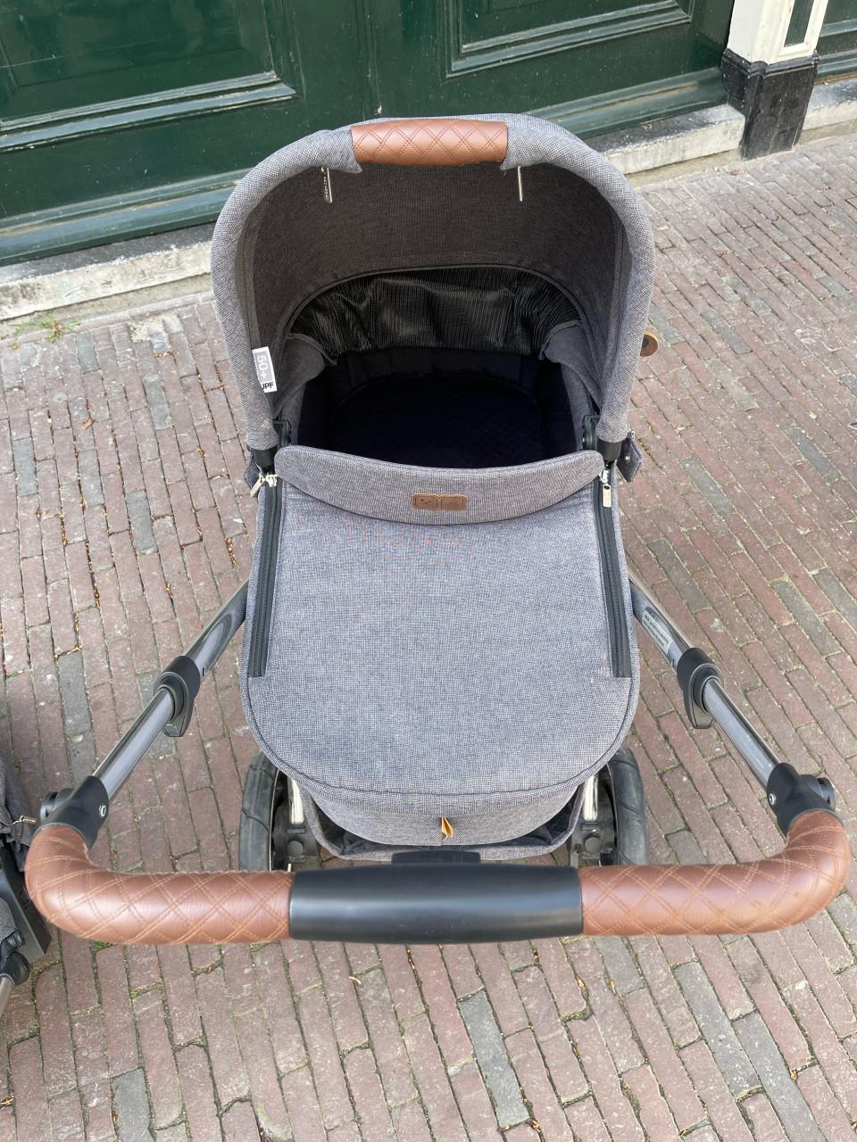 LUXE KINDERWAGEN MET VERING EN LUCHTBANDEN