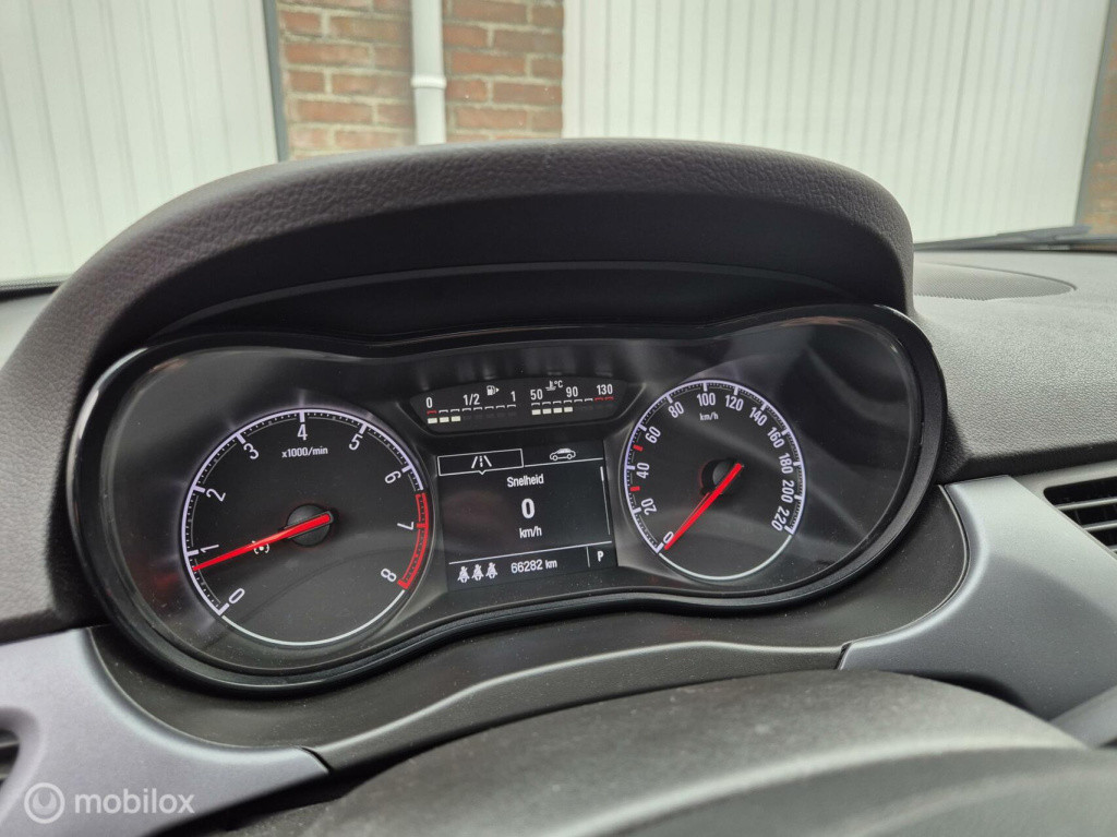 Opel Corsa 1.4 volautomaat / stuur- & stoelverwarming / camera