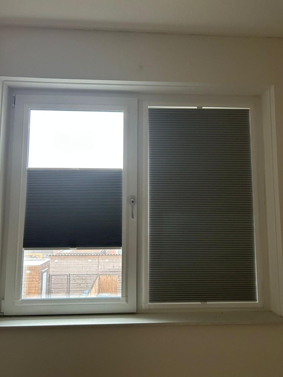 Plissegordijn wit/grijs op maat Othene huurhuis incl. montage onderdelen