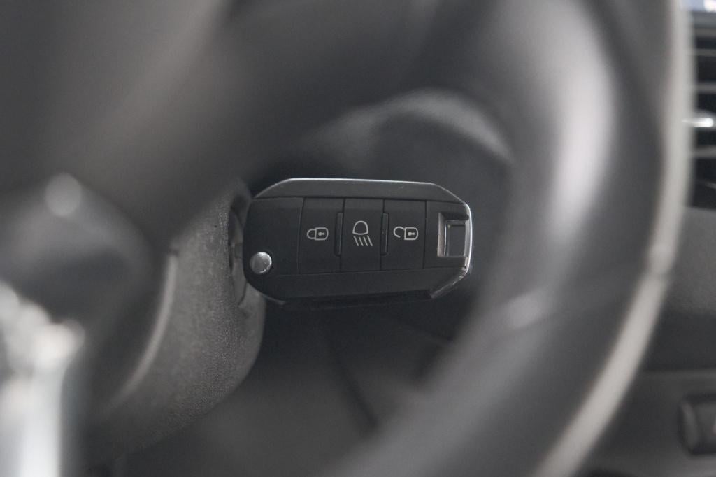 Peugeot 208 puretech 82 signature | allseason banden | navigatie | parkeers