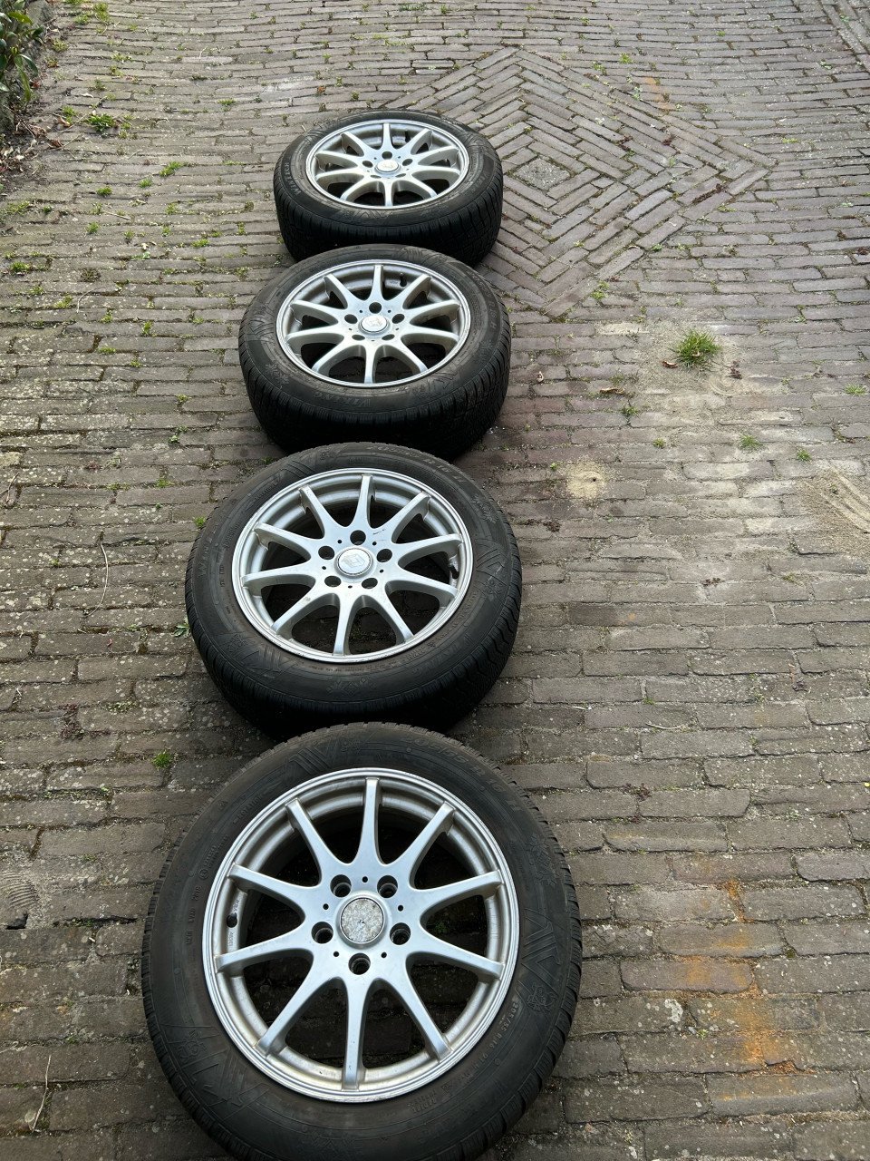 16 inch velgen met goede banden 5x114.3