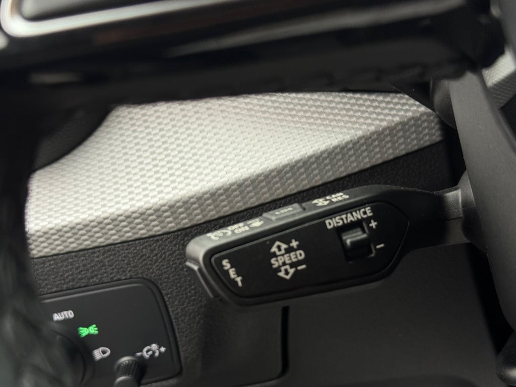 Audi Q2 35 tfsi matrix led * camera * stoelverwarming * acc * keyless