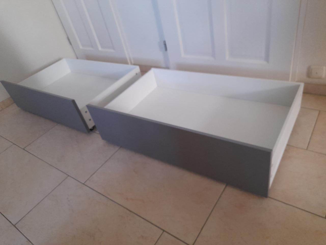 2 x Bedladen op wielen   (in goede nette staat)  €15 per stuk