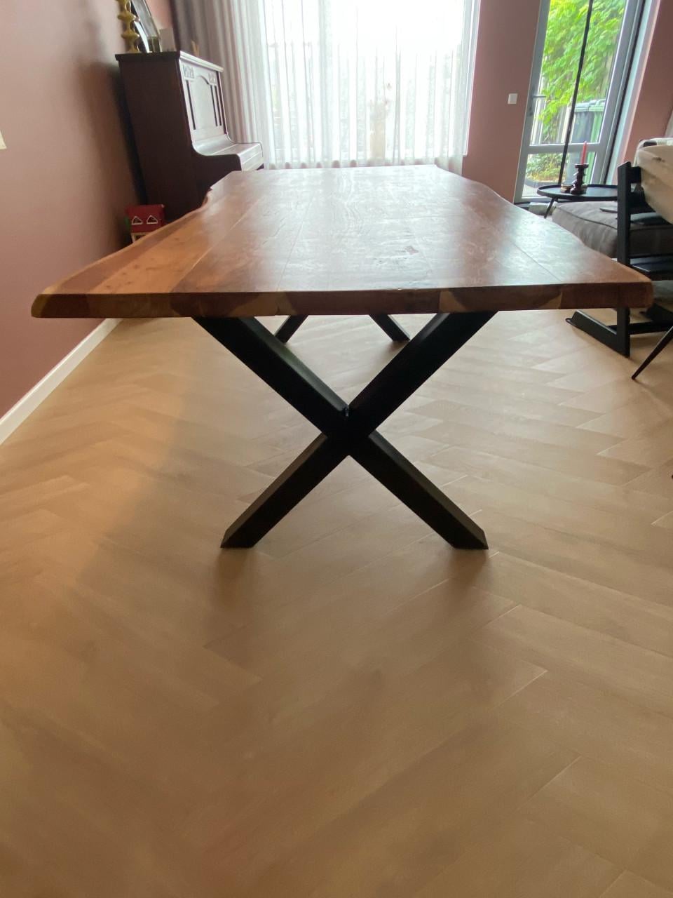Acaciahouten eettafel 200x100 cm met stalen kruispoot