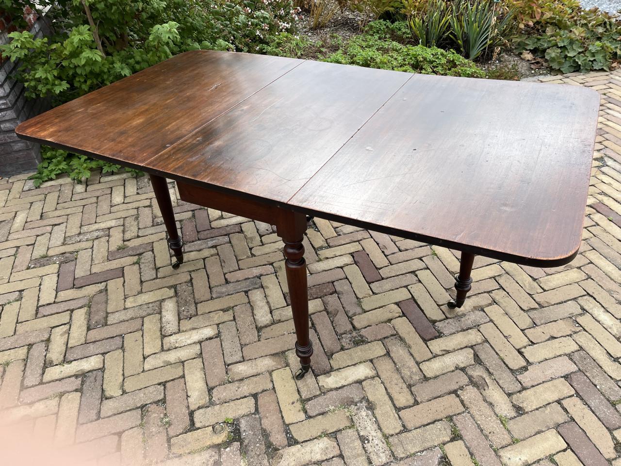 Oude hangoortafel
