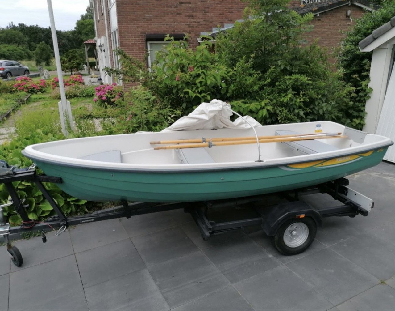 Polyester boot met trailer en motor
