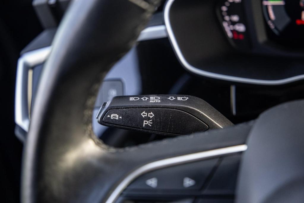 Audi Q3 45 tfsi e edition automaat / plug in hybrid / stoelverwarming / lee