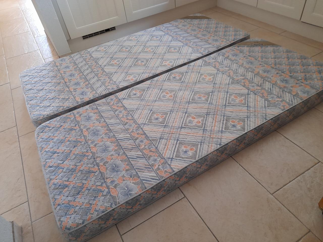 2 x matras 80 x 190 (in goede schone staat )