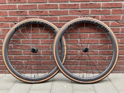 Carbon wielset Bontrager Aeolus Elite 35 TLV incl. banden