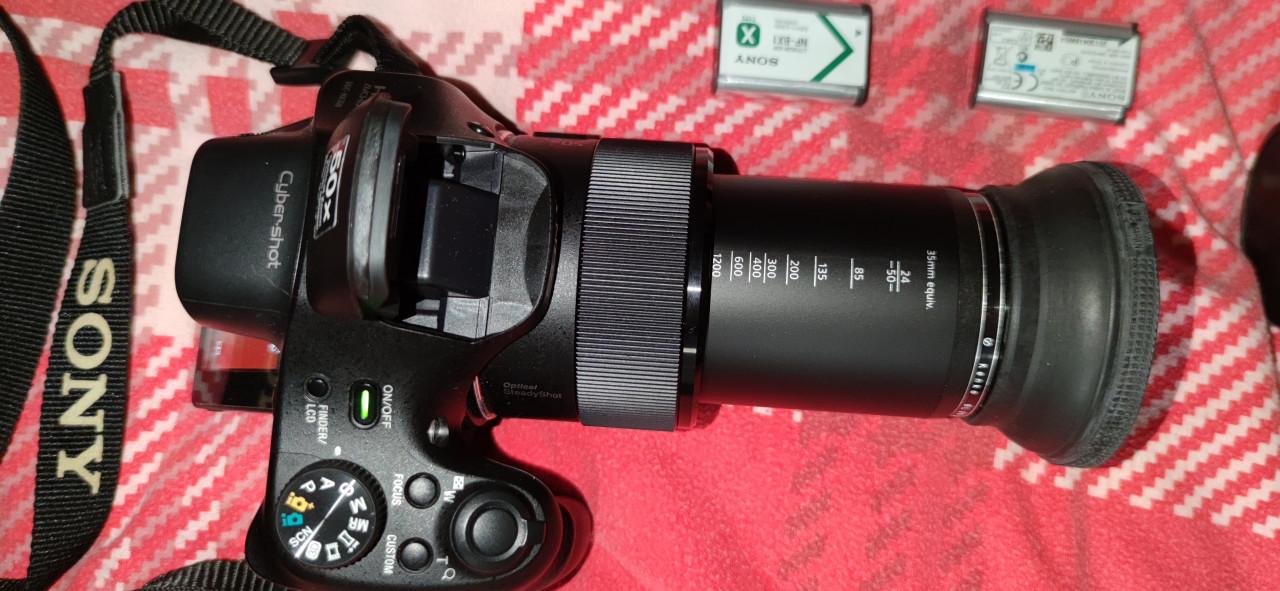 Te koop aangeboden Sony Superzoom 20 MP Compact Camera.