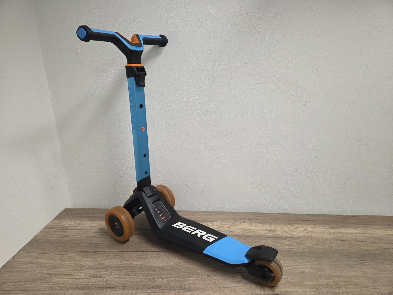 BERG NEXO Blue step - showroom uitverkoop
