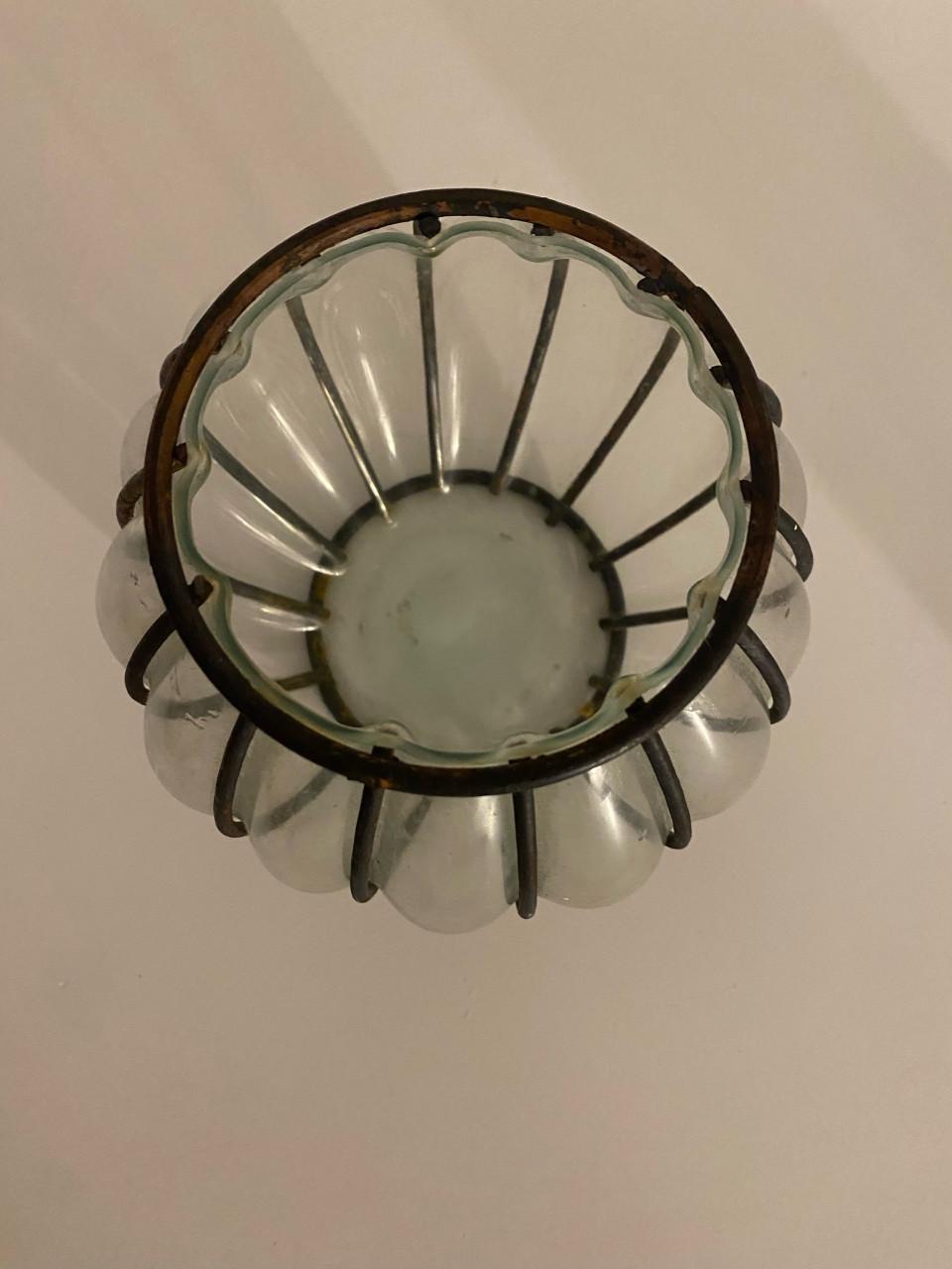 Vaas met metalen frame