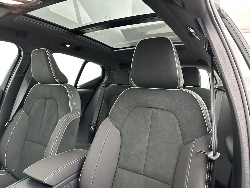 Volvo Ex40 extended range ultra dark europa