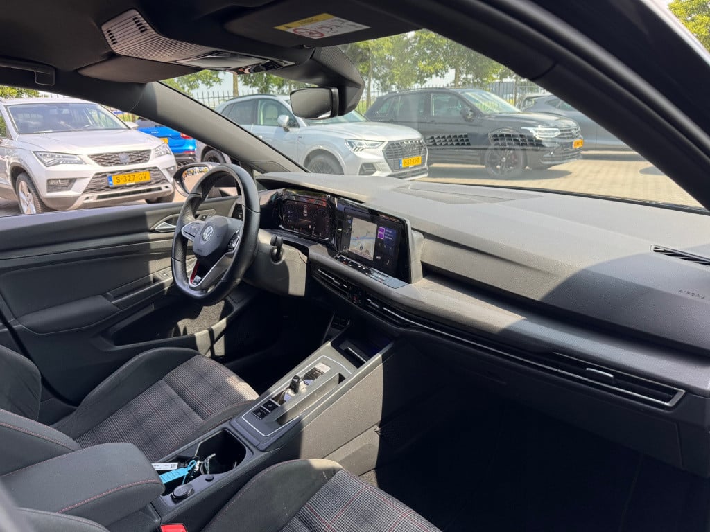 Volkswagen Golf 2.0 tsi gti * camera * stoel + stuur verwarming * carplay