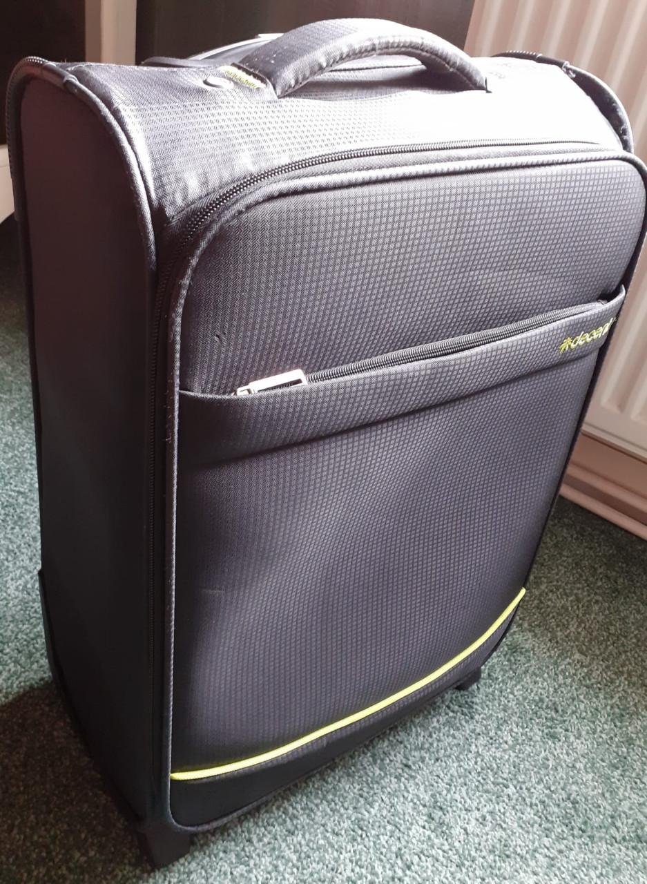 Decent Trolley/koffer cabine formaat. Lichtgewicht