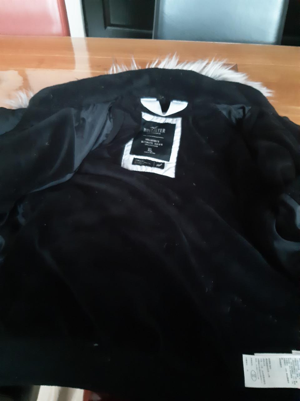 Winter jas winterjas hollister als nieuw XL 44 46 paars dons bont jas