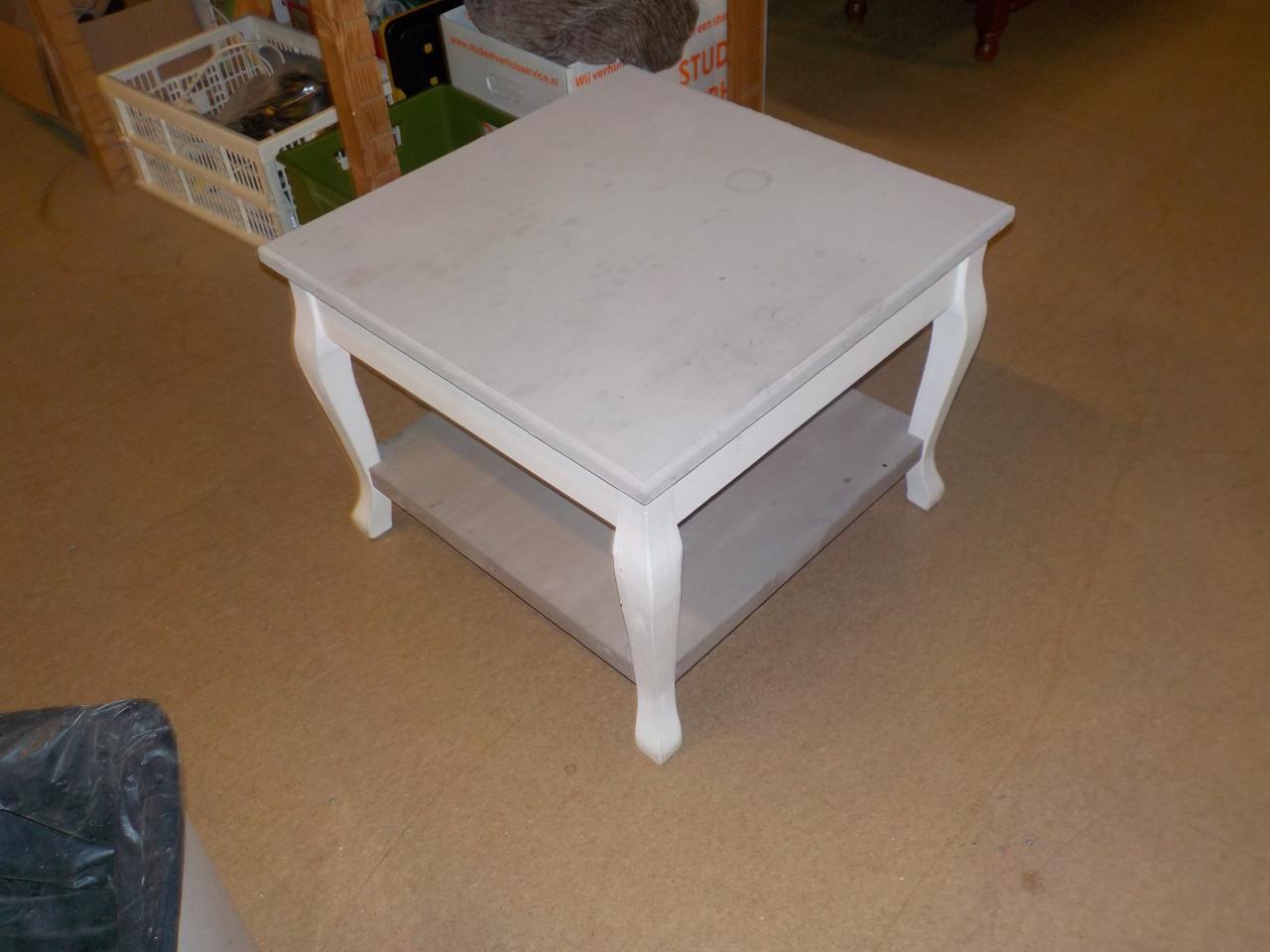 Leuk klein salontafel/ bijzettafeltje in zeer goede staat 60 x 60 cm