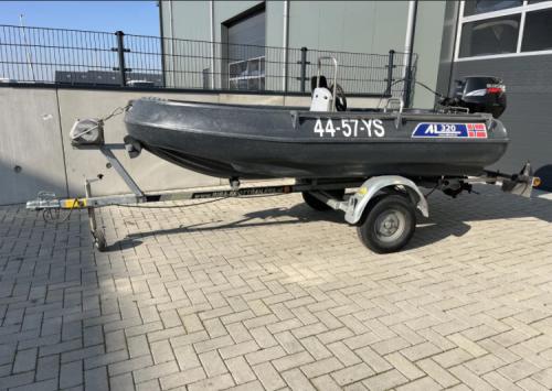 TE KOOP: Super leuk en goed Motorbootje met Suzuki 15 PK 4 Tact en Trailer