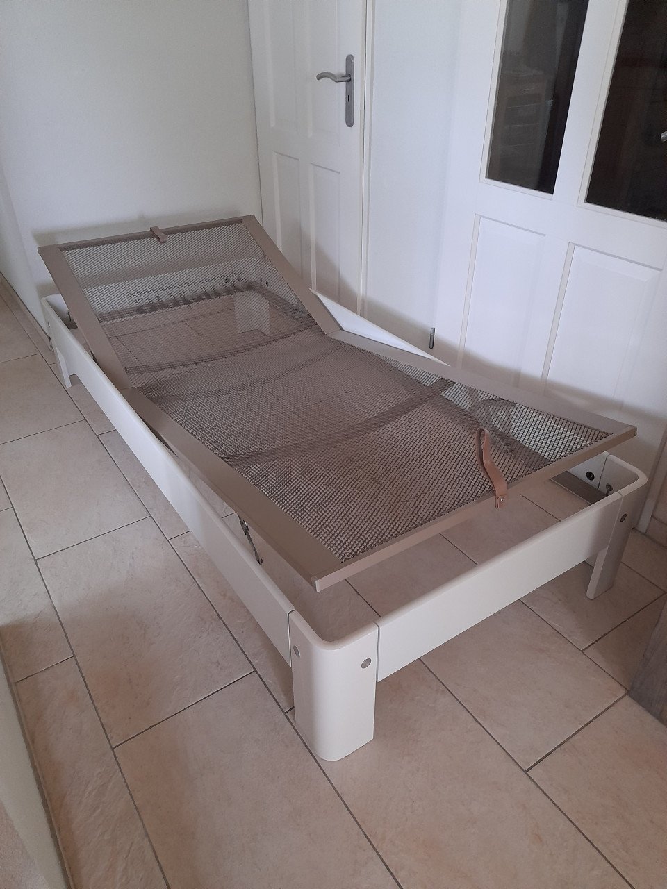 Auping bed ( hand verstelbaar ) 90 x 200 (in goede staat )
