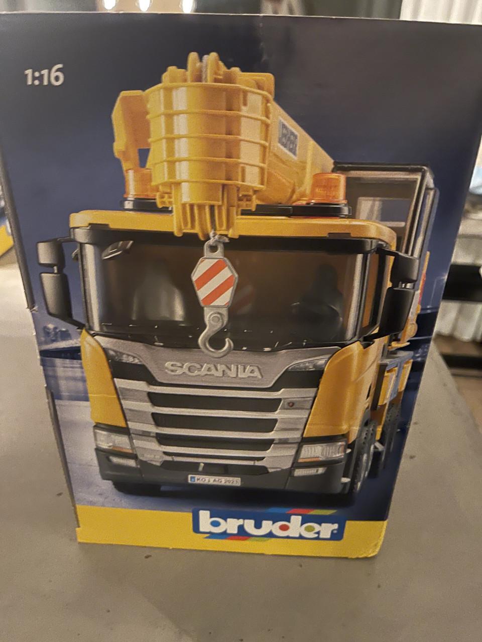 BRUDER 03571 Scania Super 560R Liebherr Kraanwagen