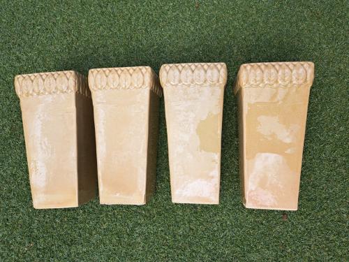 4 dezelfde bloempotten