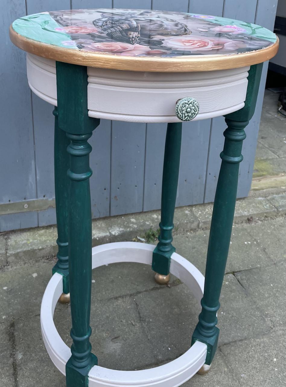 Uniek Tafeltje met decoupage uil