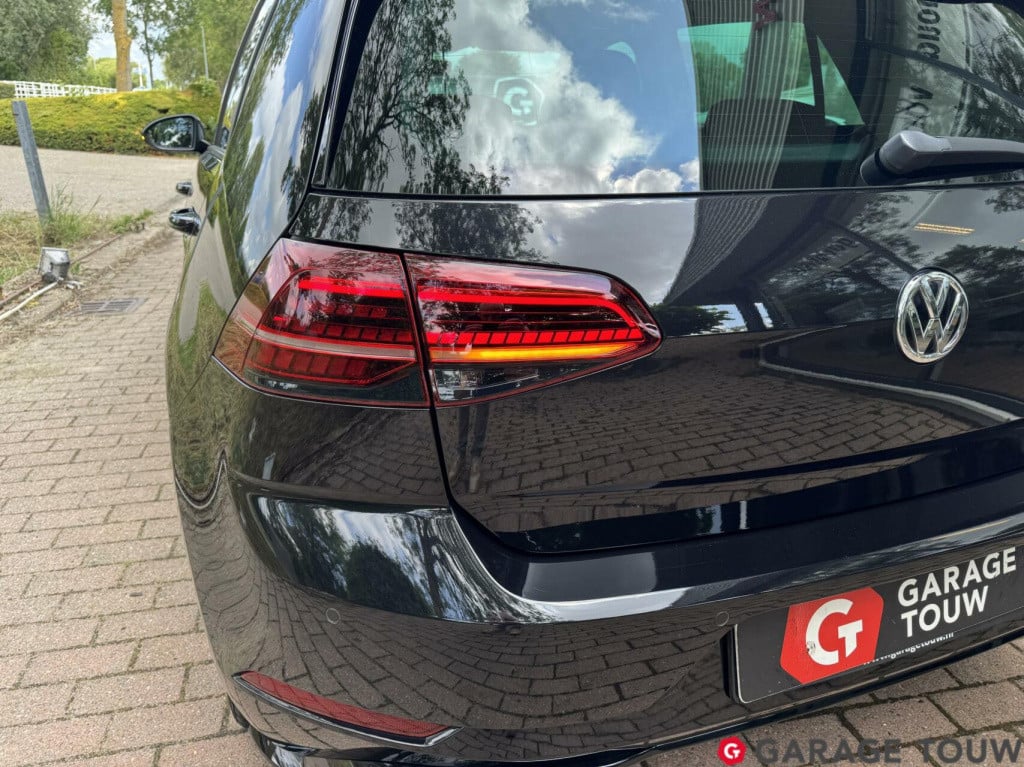 Volkswagen Golf 1.5 tsi highline business r dsg 150pk