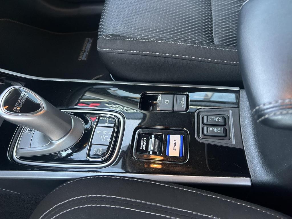 Mitsubishi Outlander 2.4 phev pure +
