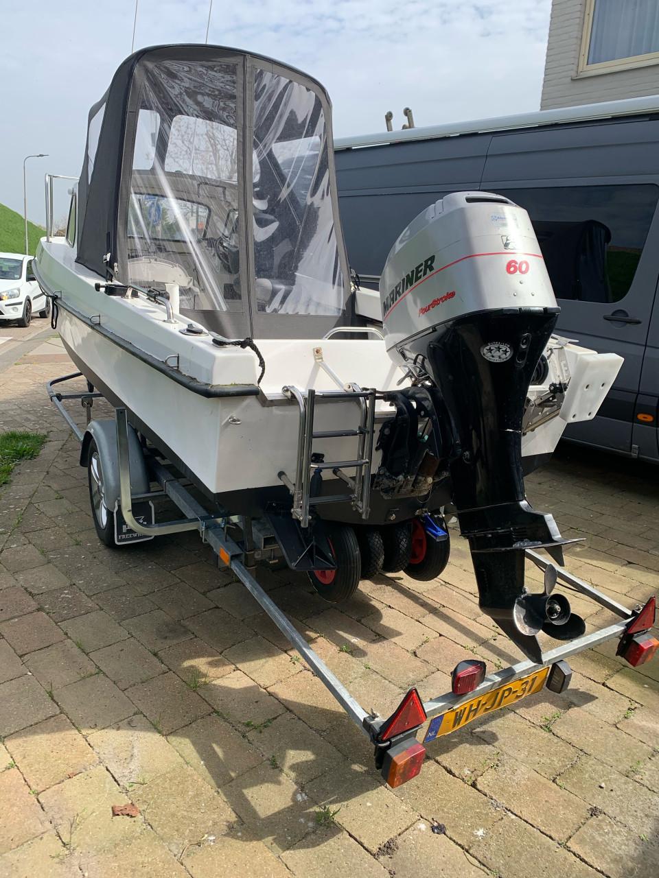 Pilot 520 Sea Fishing Boat Complete