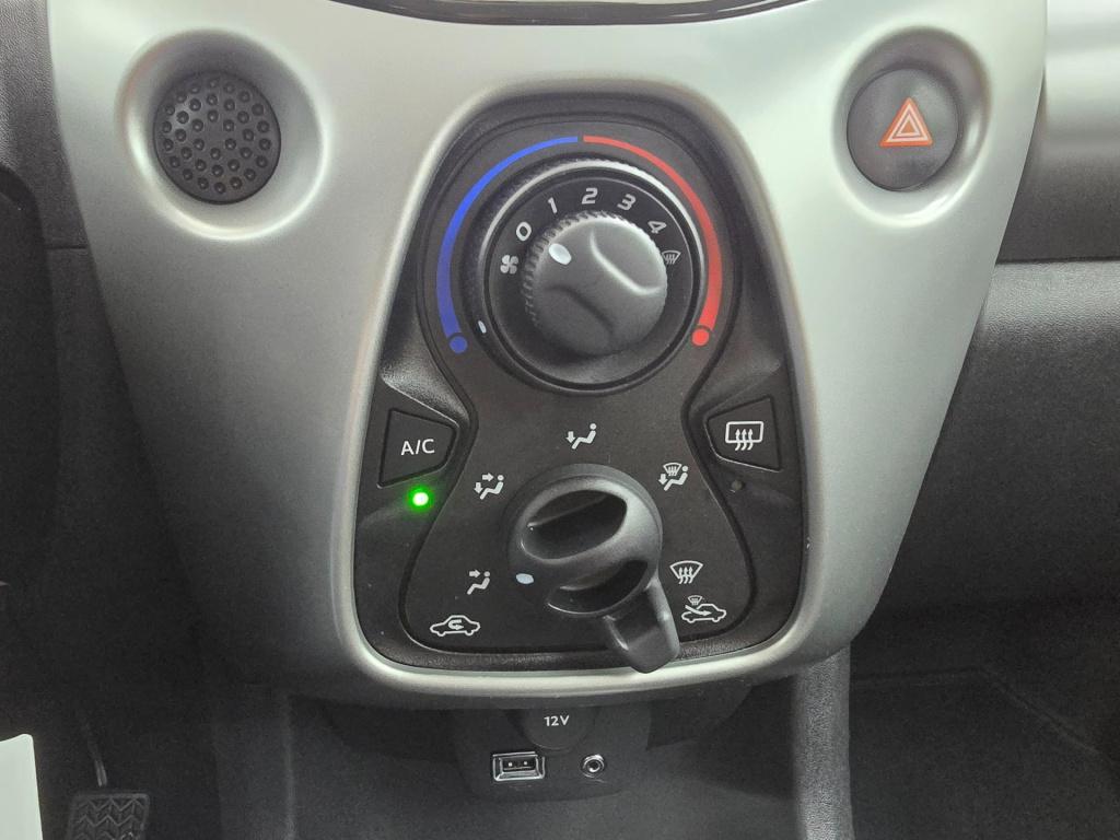 Toyota Aygo occasion 1.0 vvt-i x-play | zwart | tweedehands toyota aygo | a
