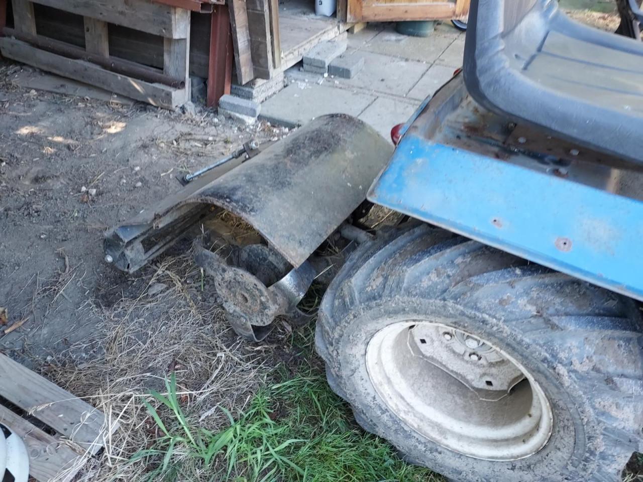 Bolens tuin tractor met accessoires uit de jaren 70.