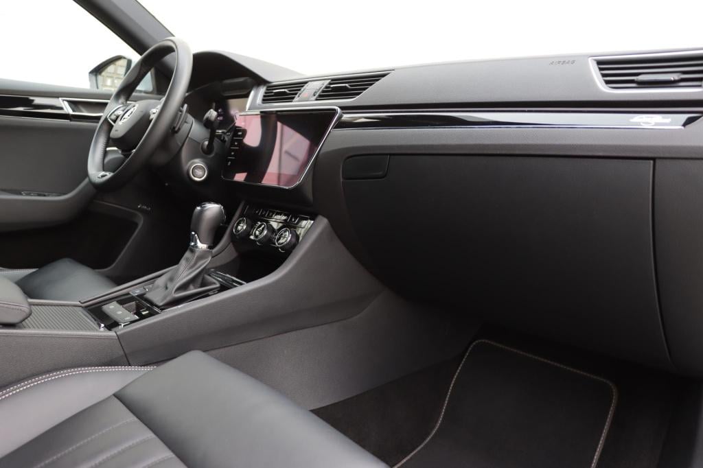 Skoda Superb combi 1.4 tsi laurin & klement 218pk dsg6 | lederen bekleding 