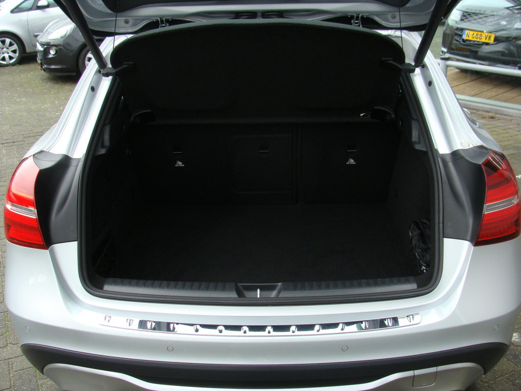 Mercedes-Benz Gla-klasse 180 premium urban
