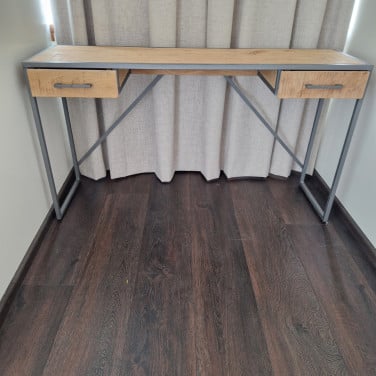 Bureau, staal met hout.