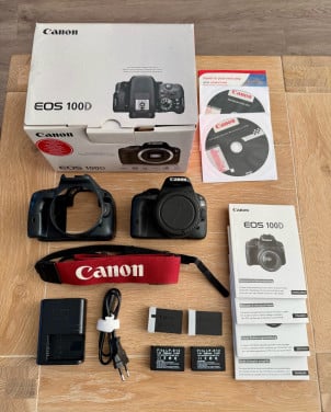 Canon EOS100D camerabody+lader+4 accu’s+cover+strap+doos