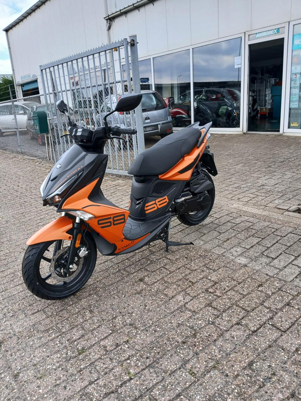 Nieuwe scooter New Kymco Super8R