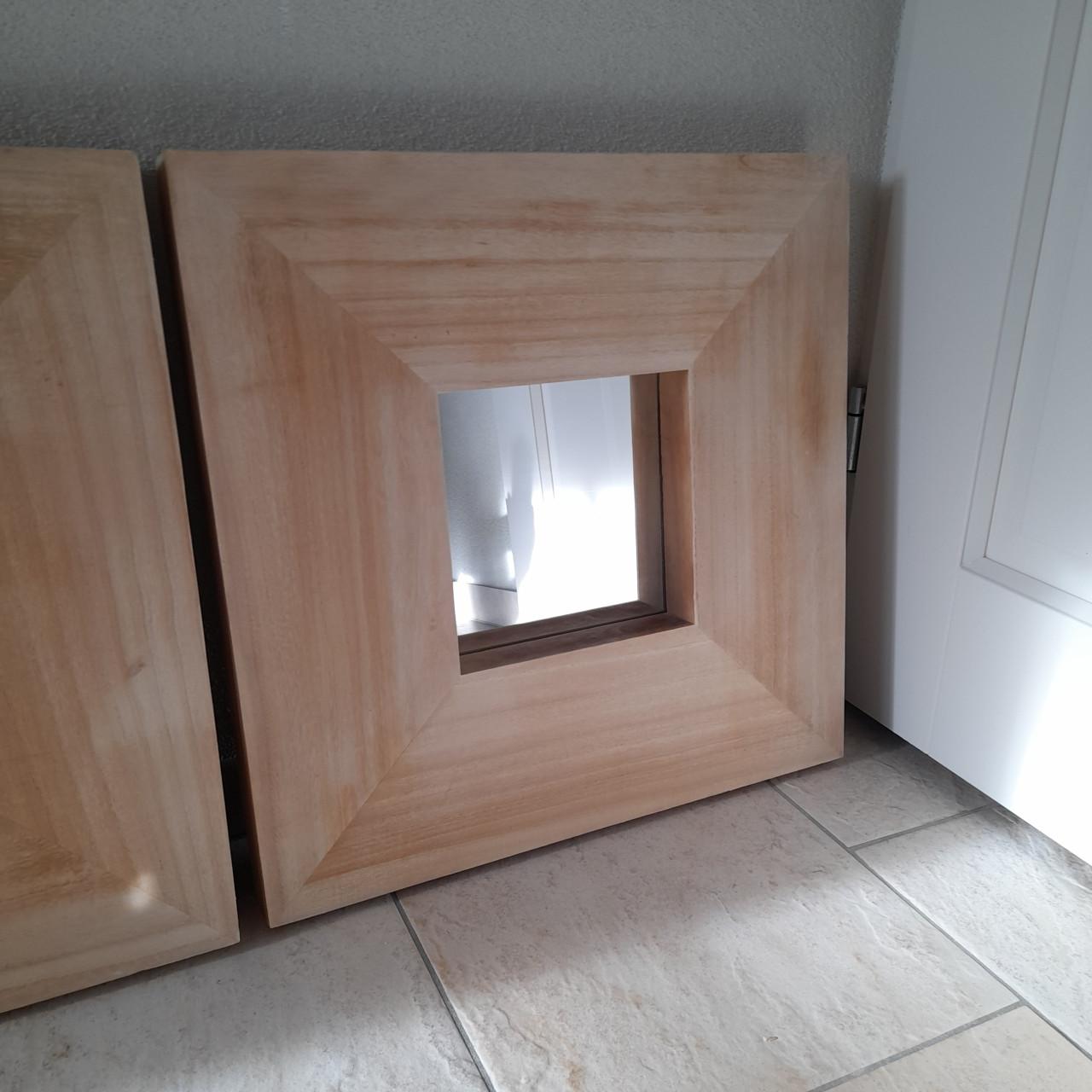 2 SUPER leuke spiegels ( in goede nette staat ) 50 x 50 x 5