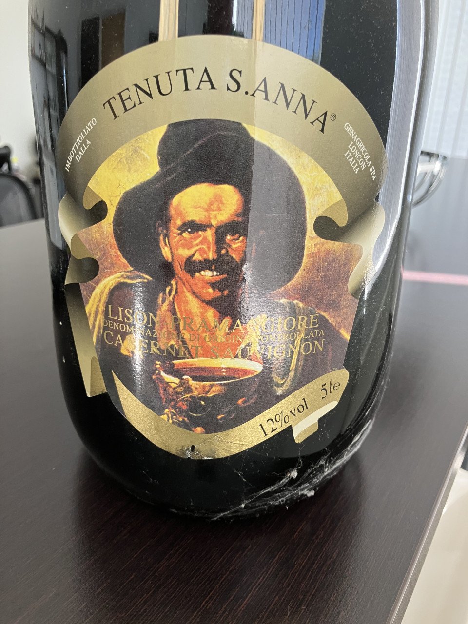 Te koop in krat grote 5 liter fles rode wijn uit 1996