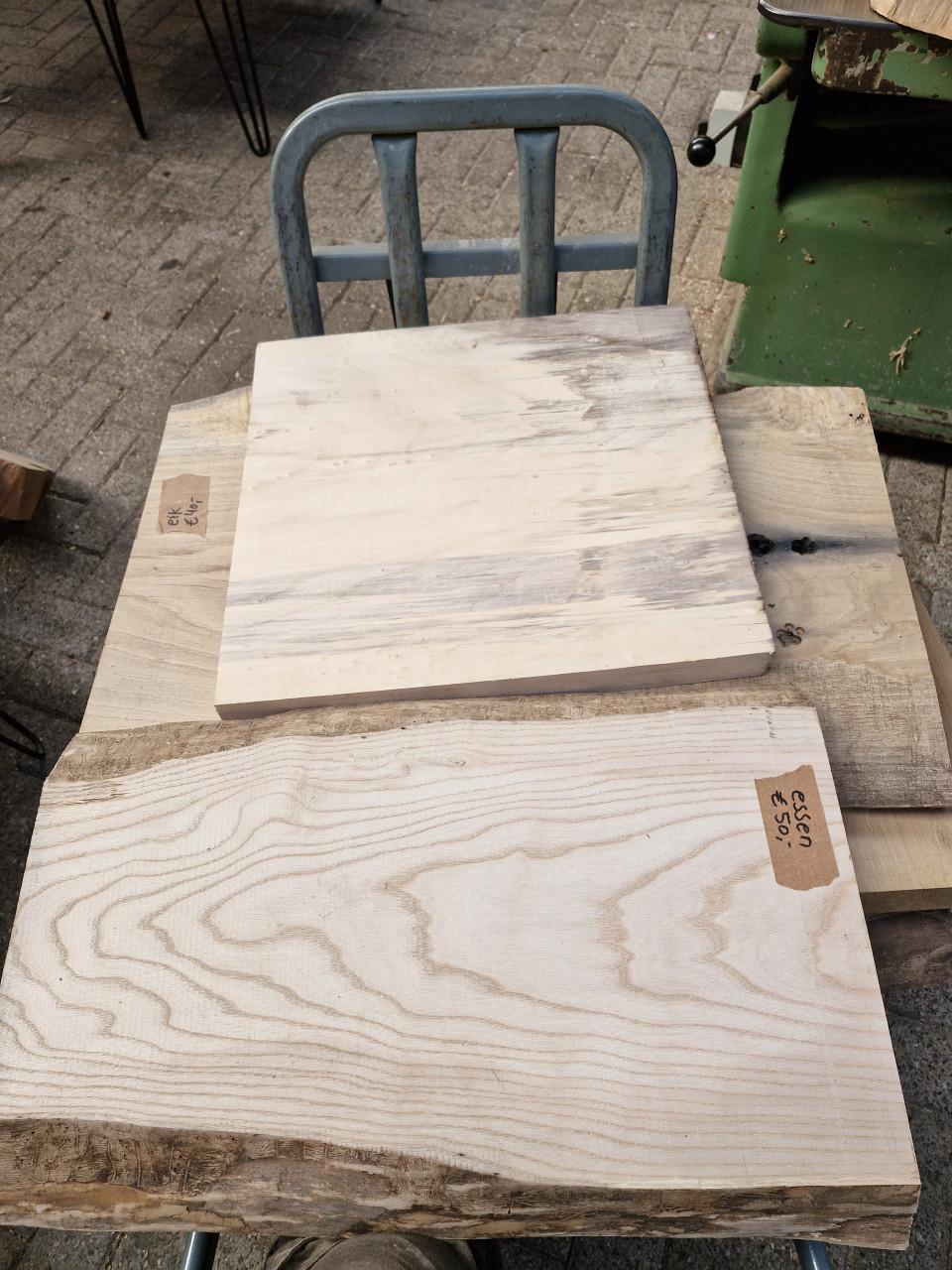 Partijtje meubel hout boomstam plank