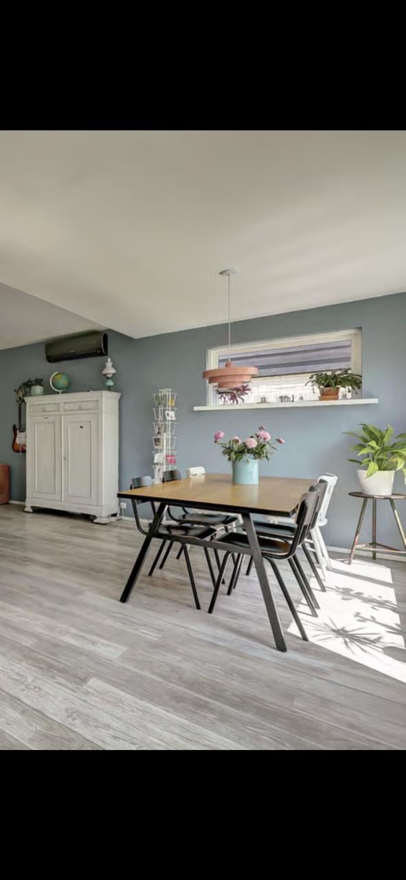 Mooie eettafel met 6 stoelen