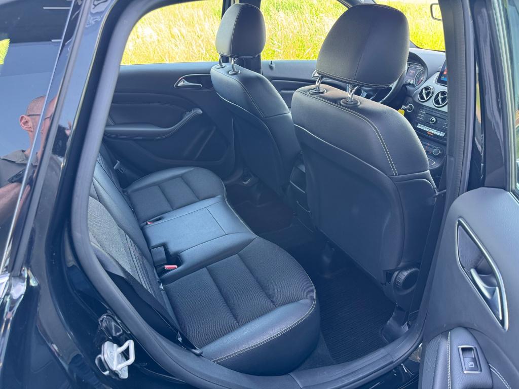 Mercedes-Benz B-Klasse 180 urban automaat , apple-carplay , led