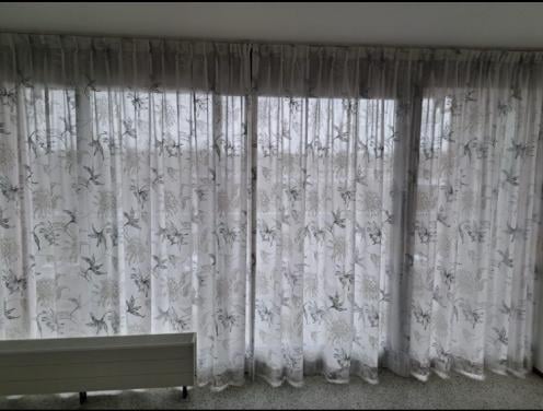 Zgan mooie in between gordijnen inclusief haakjes en plooien