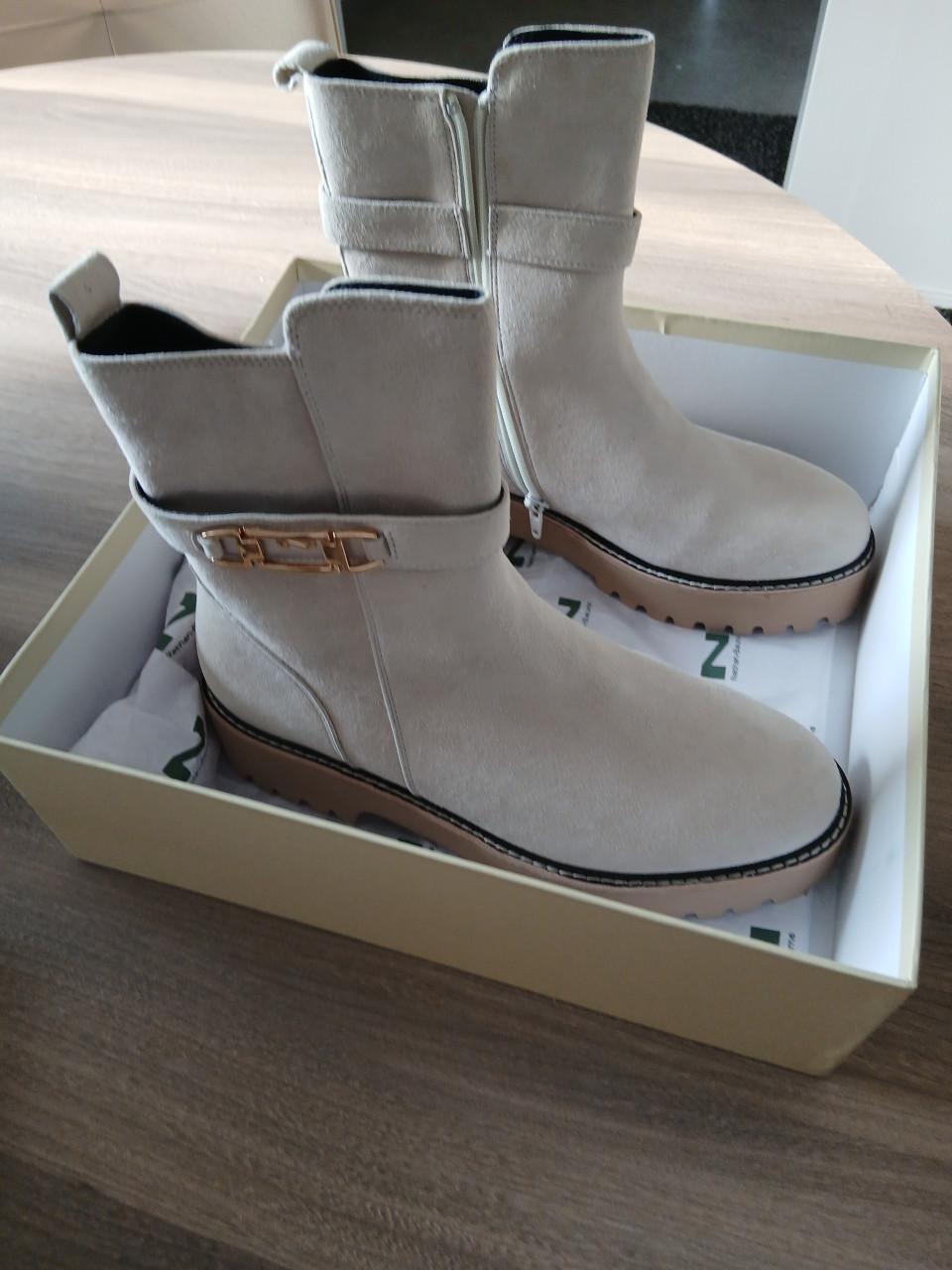 Mooie laarsjes nieuw in doos