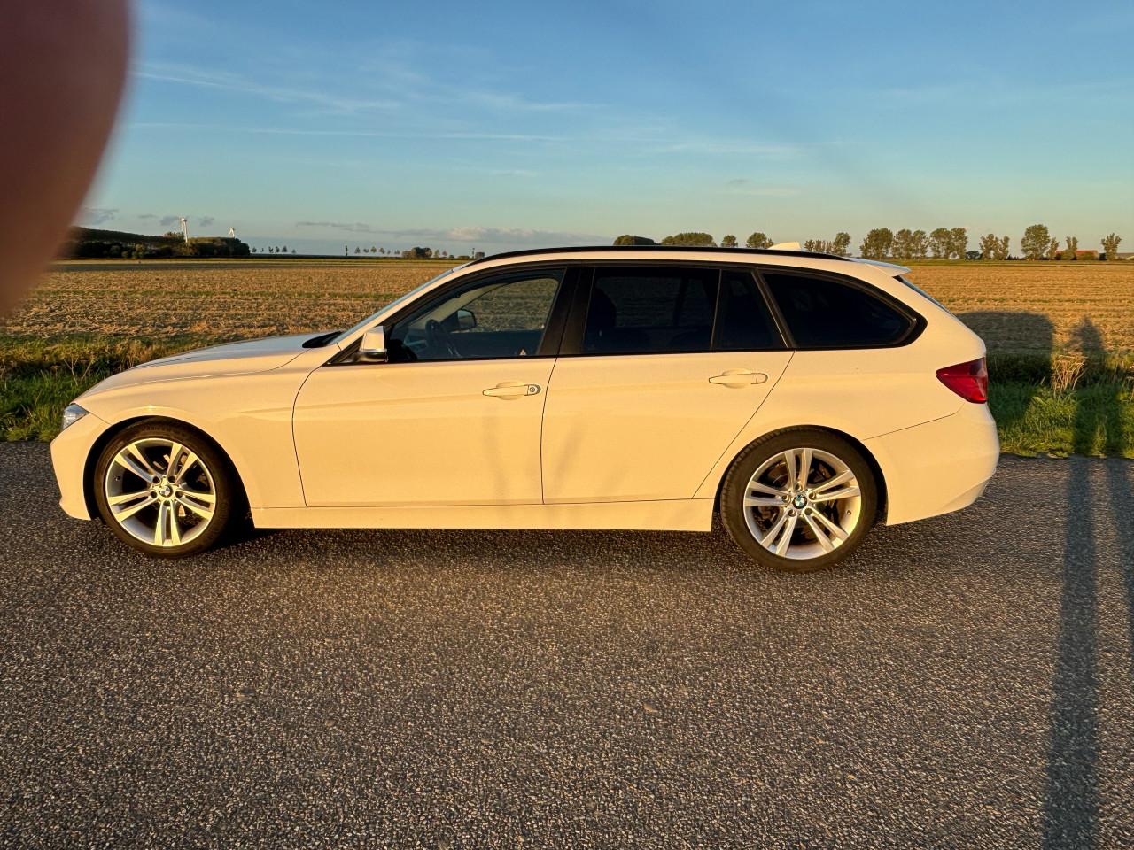 Nette bmw 320i (F31)