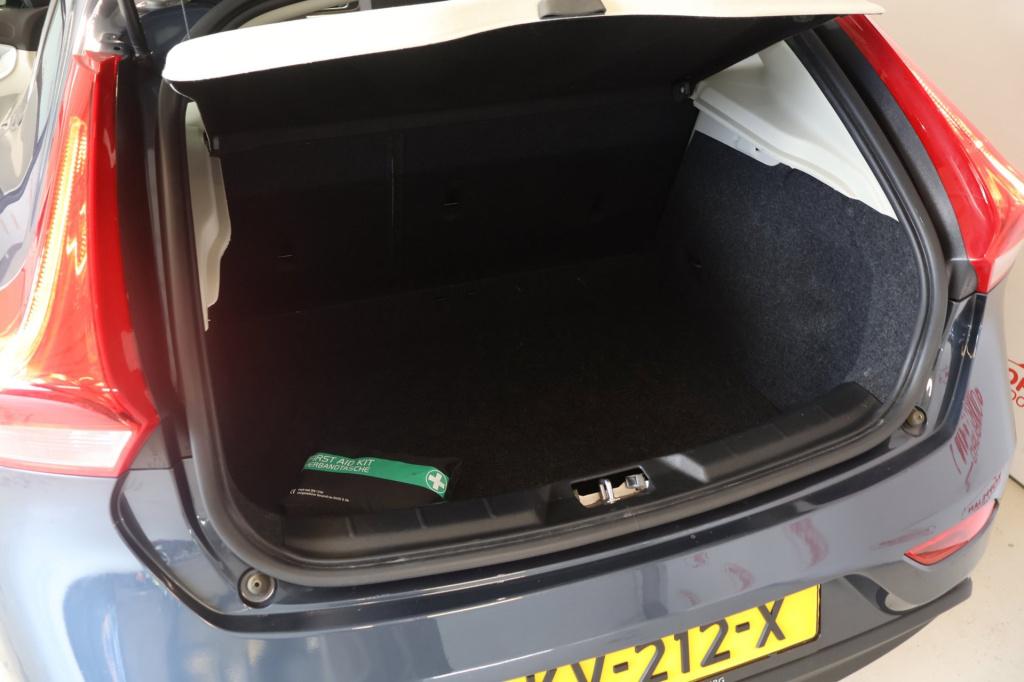 Volvo V40 1.5 t2 nordic+ nl auto, winterpakket, camera, parkeerassist, blis