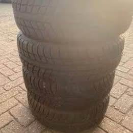 Set winterbanden voor Mazda Premercy