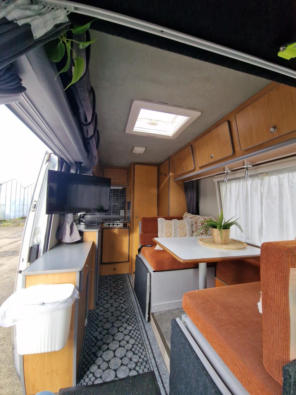 Mercedes sprinter buscamper la strada