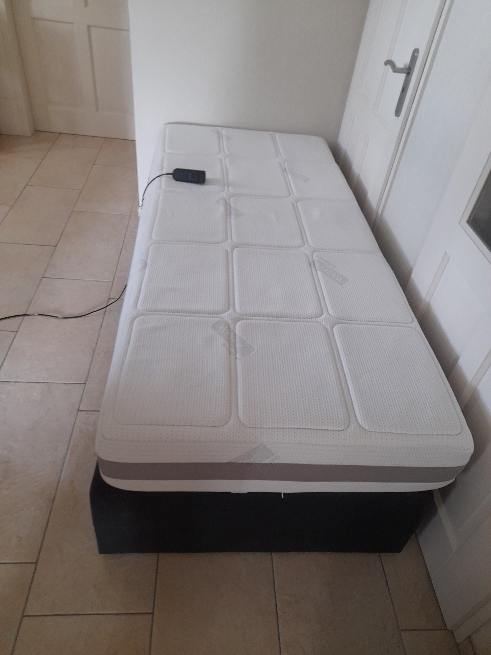 Elektrisch verstelbare Boxspring 90 x 200 (in goede  nette staat )