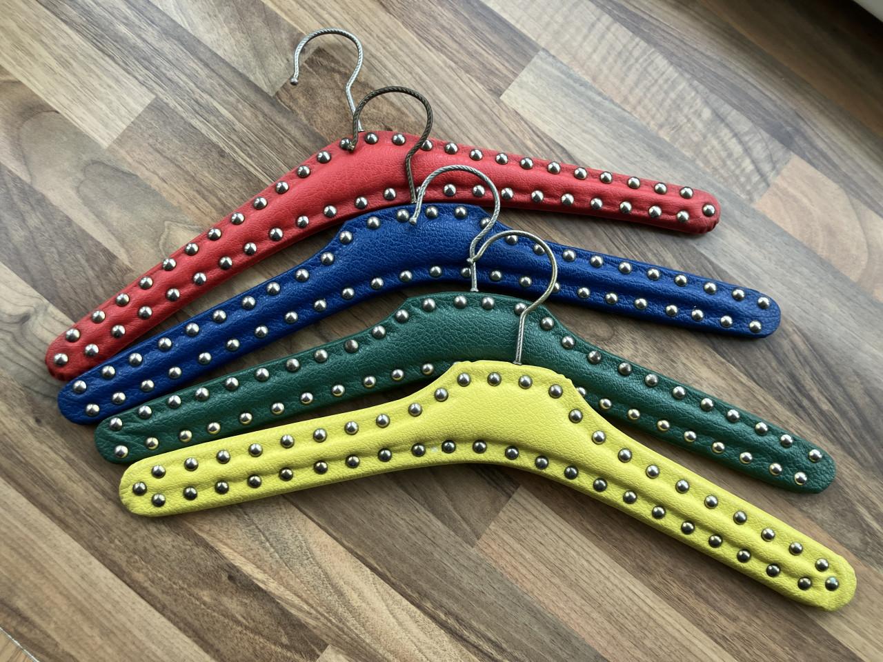 Vintage kledinghangers 4st