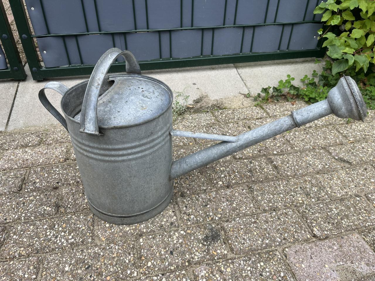 2 Gieters metaal verzinkt